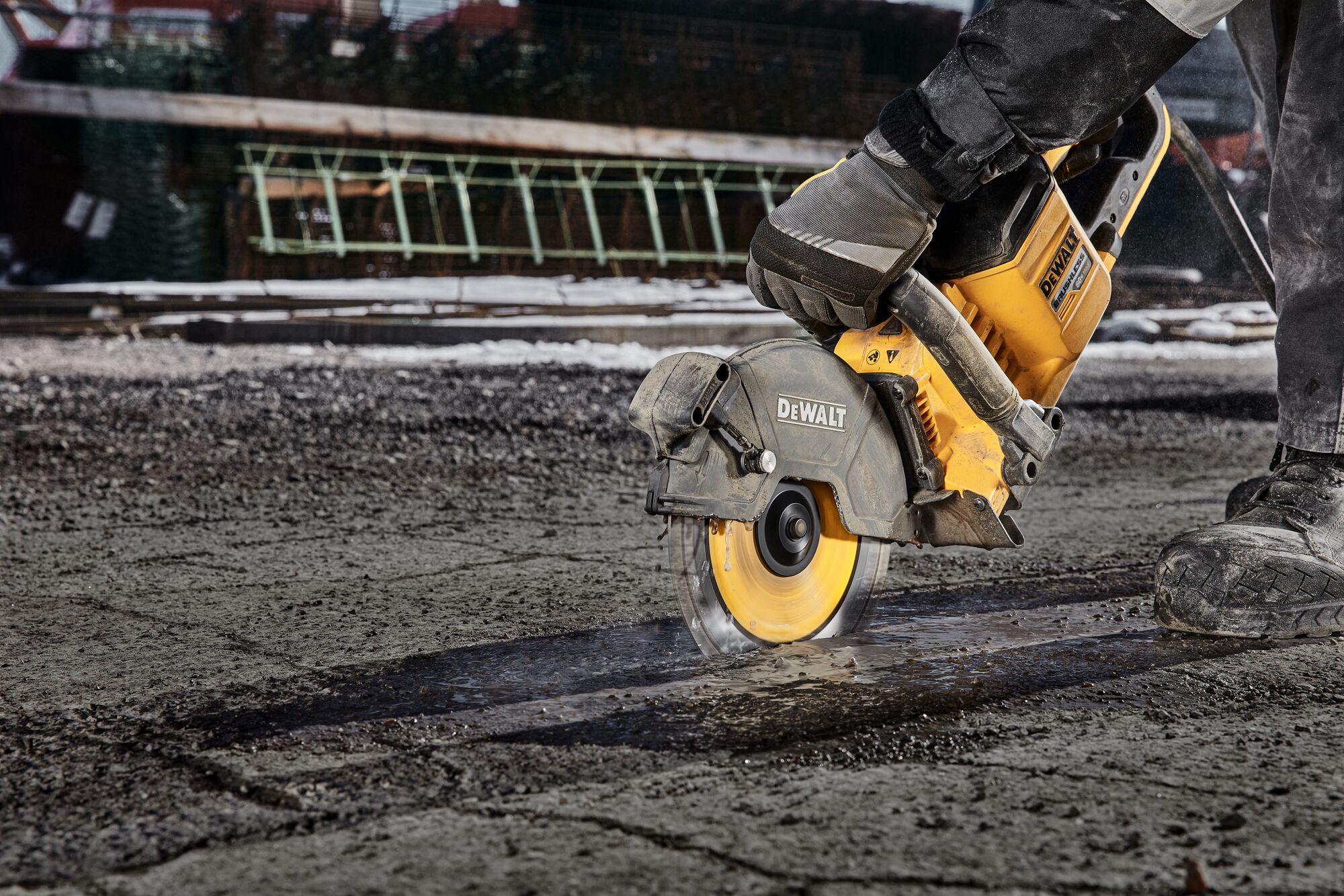 XP4 Asphalt segmented diamond blades cutting hard concrete.